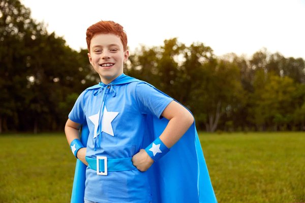 Quelles méthodes pour créer un parcours d'obstacles inspiré des super-héros pour enfants ?